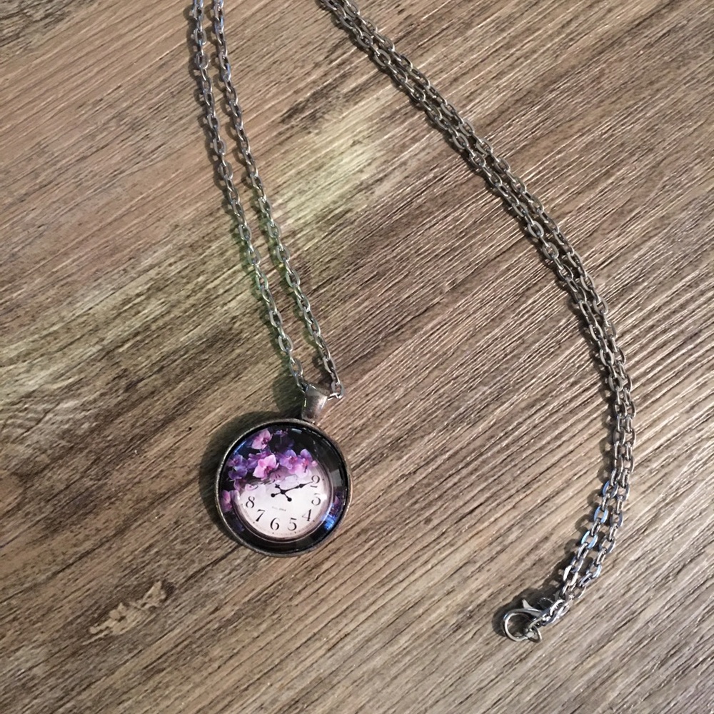 Clock Pendant - 24 Inch Silver Color Chain - Picture 4 of 4